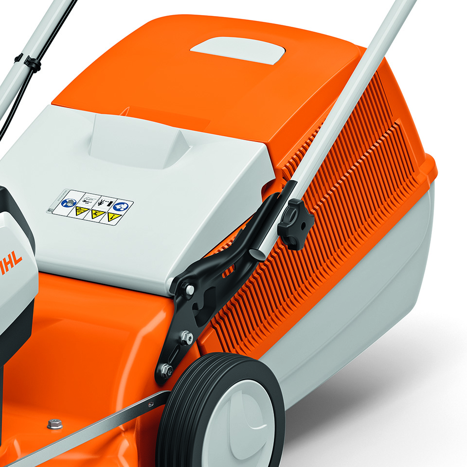 Grass catcher box with level indicator