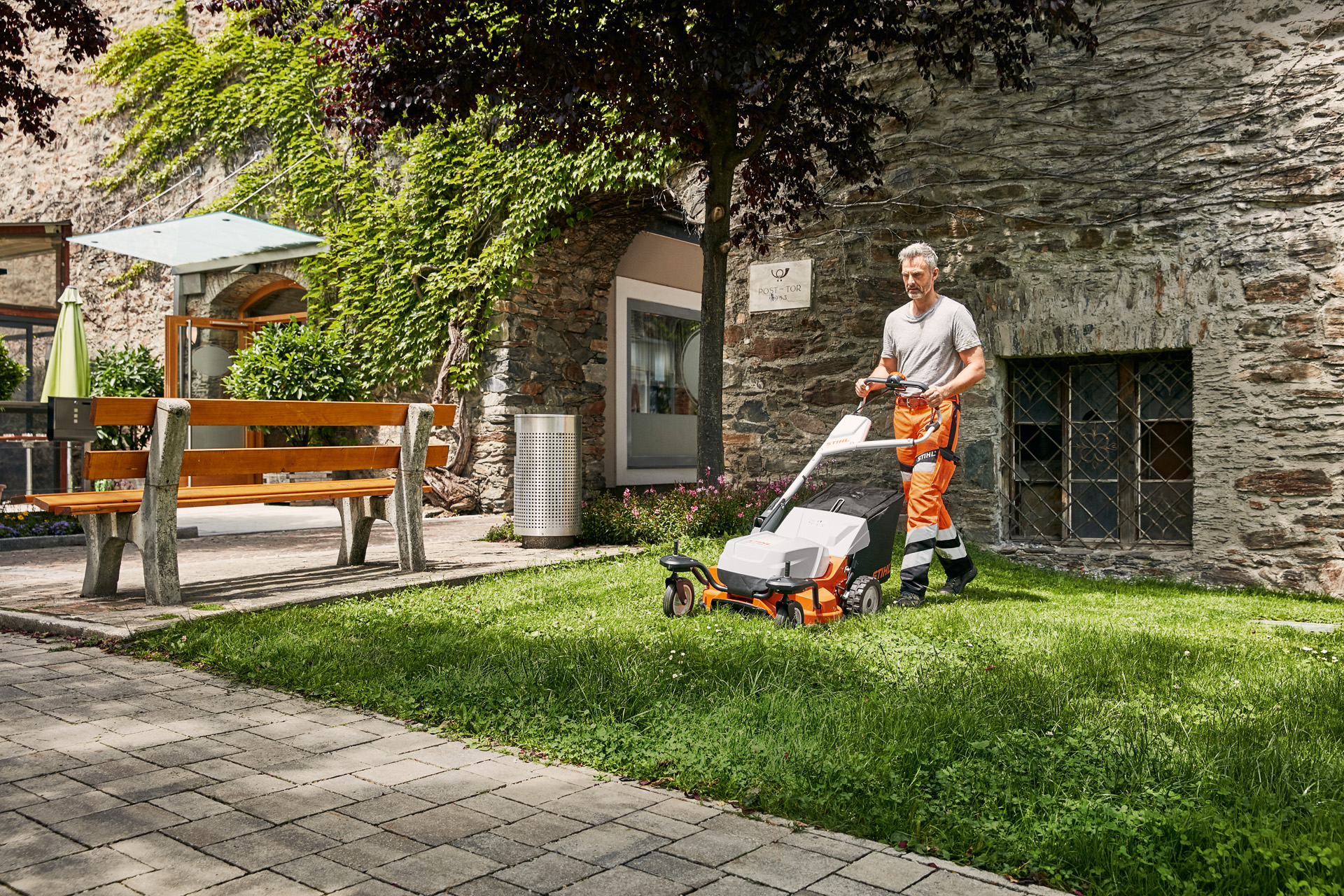 RMA 765 V Cordless Lawn Mower