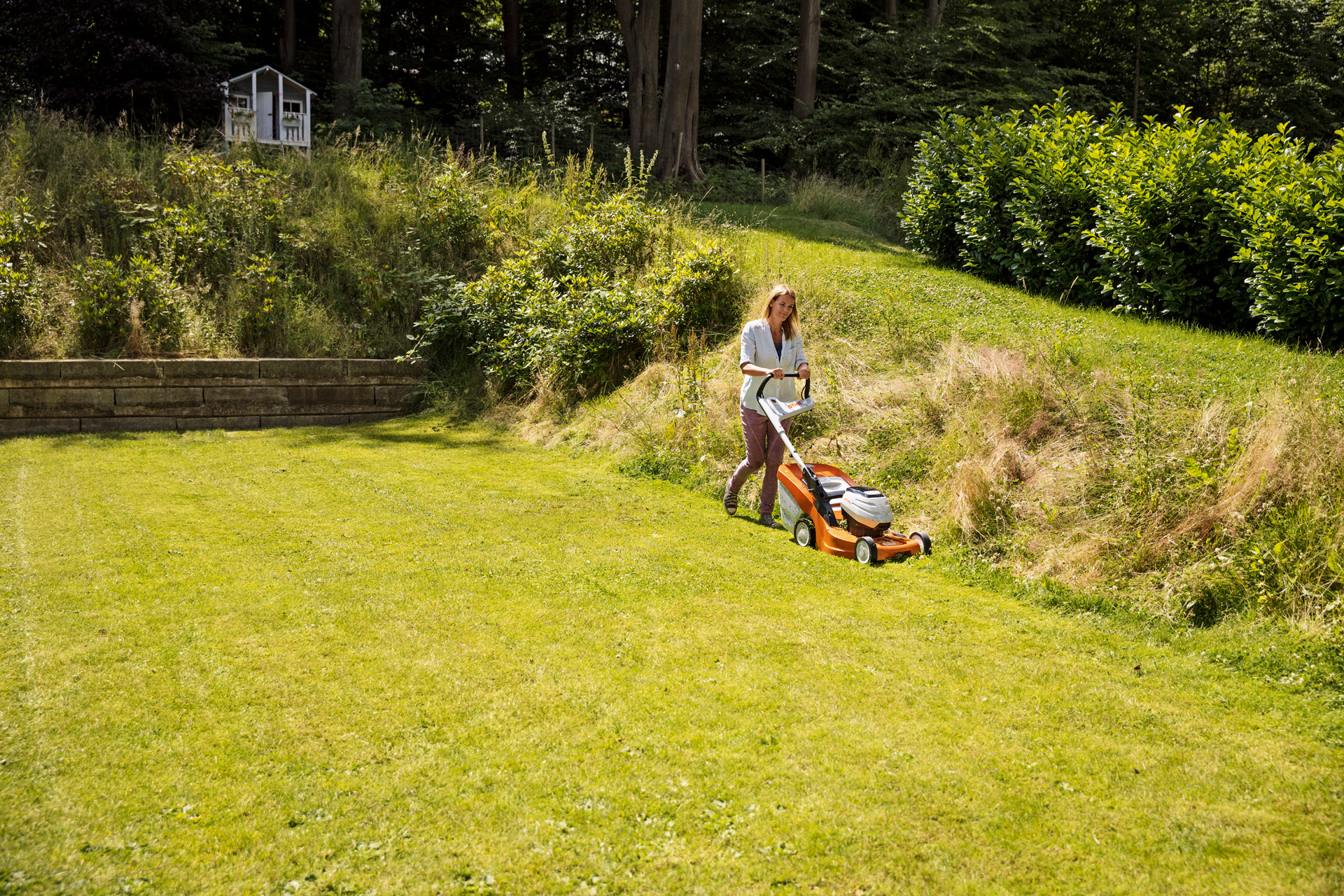 RMA 443 C Cordless Lawn Mower