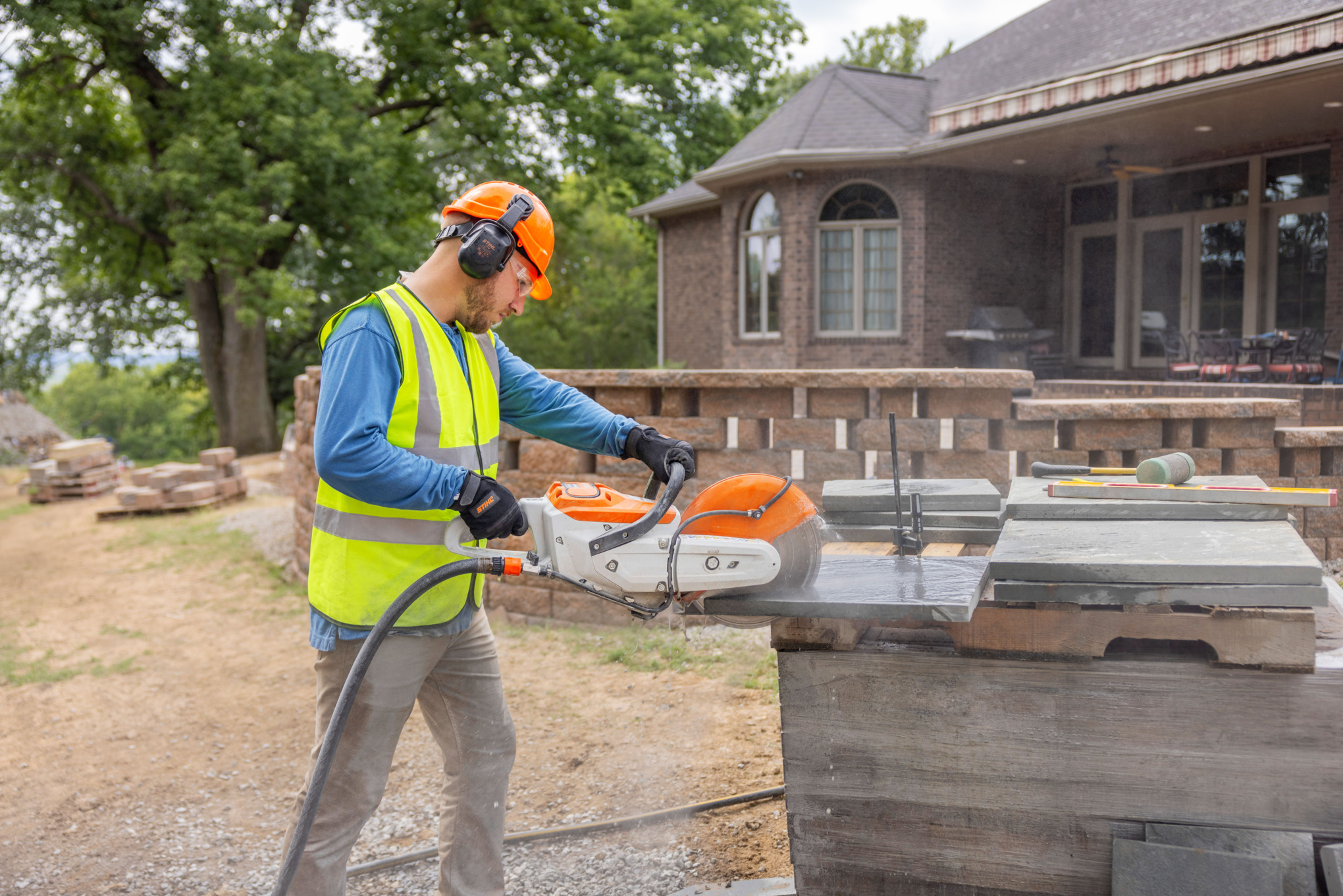 TSA 300 Cordless Cut-off Machine