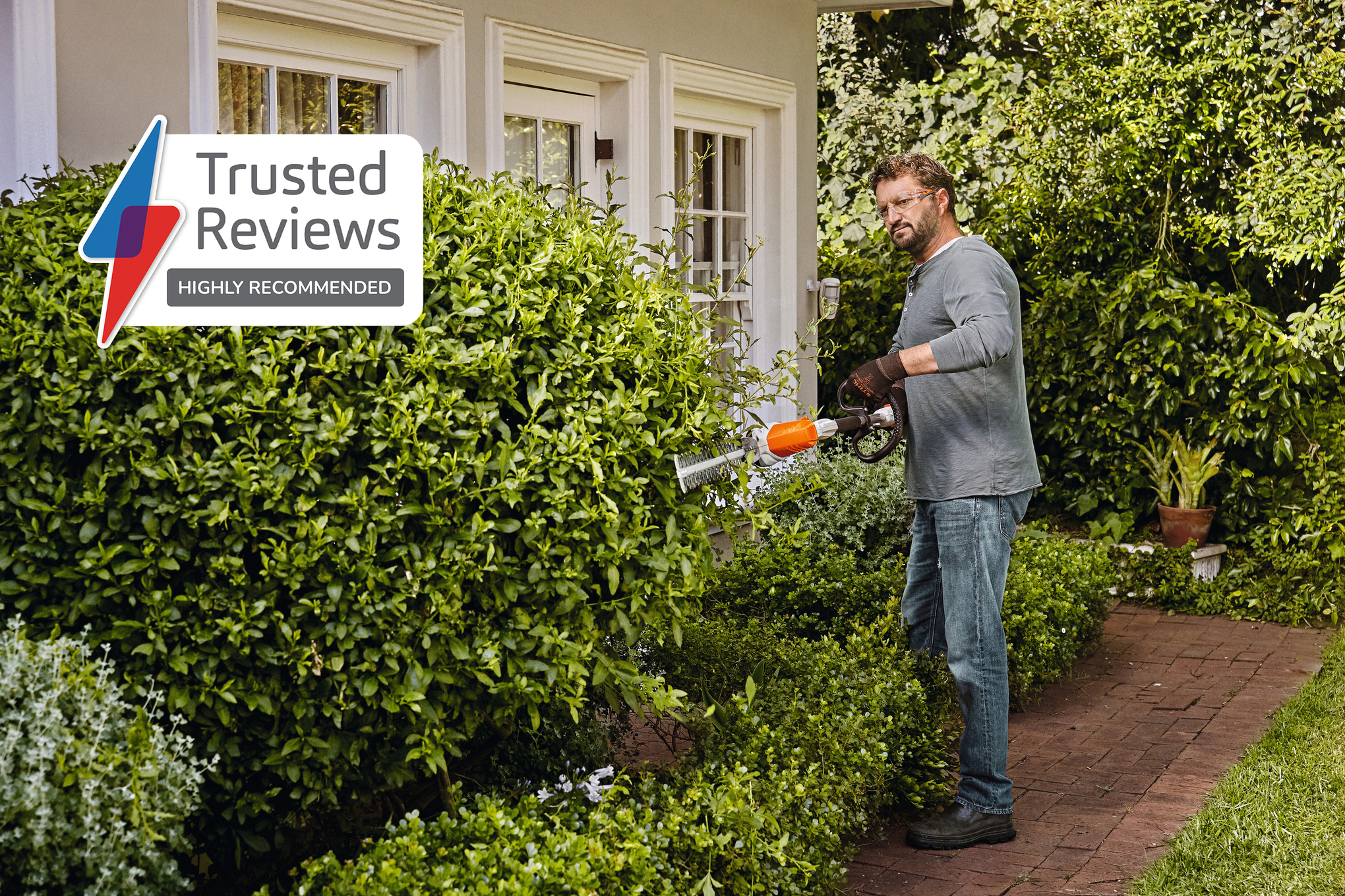 HLA 56 Cordless Long-reach Hedge Trimmer with 1x AK 20 battery and AL 101 charger