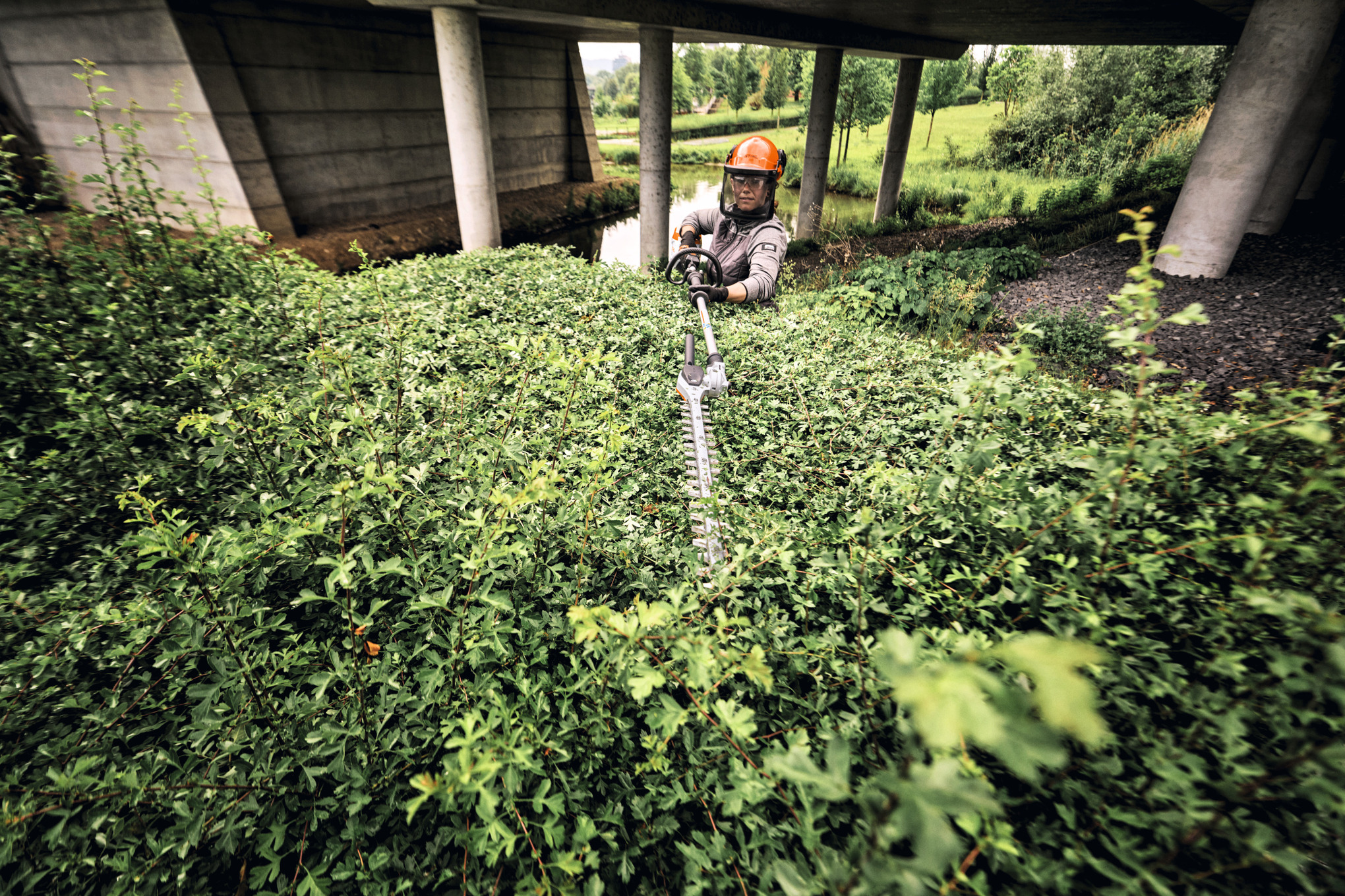 HLA 140 B Cordless Long-reach Hedge Trimmer tool only