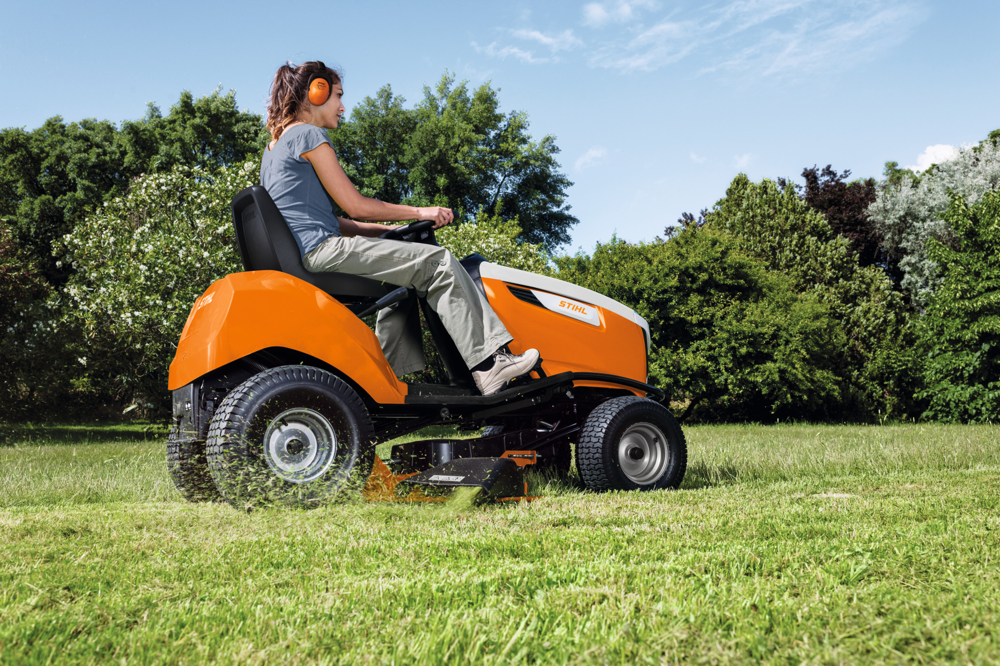 MOWER UNIT WITH SIDE DISCHARGE