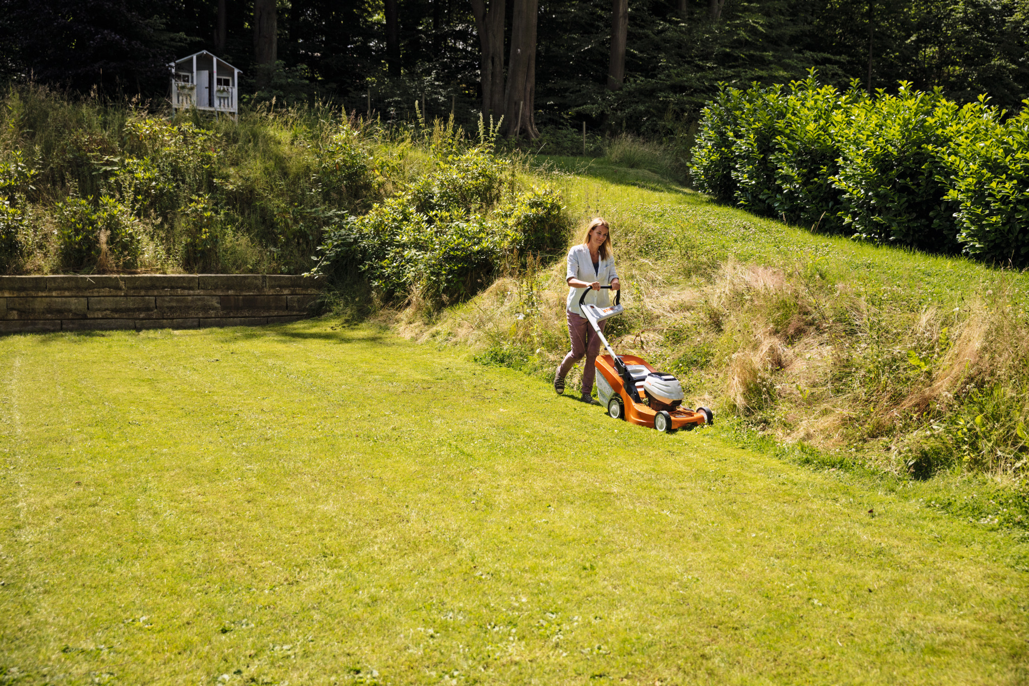 RMA 443 C Cordless Lawn Mower