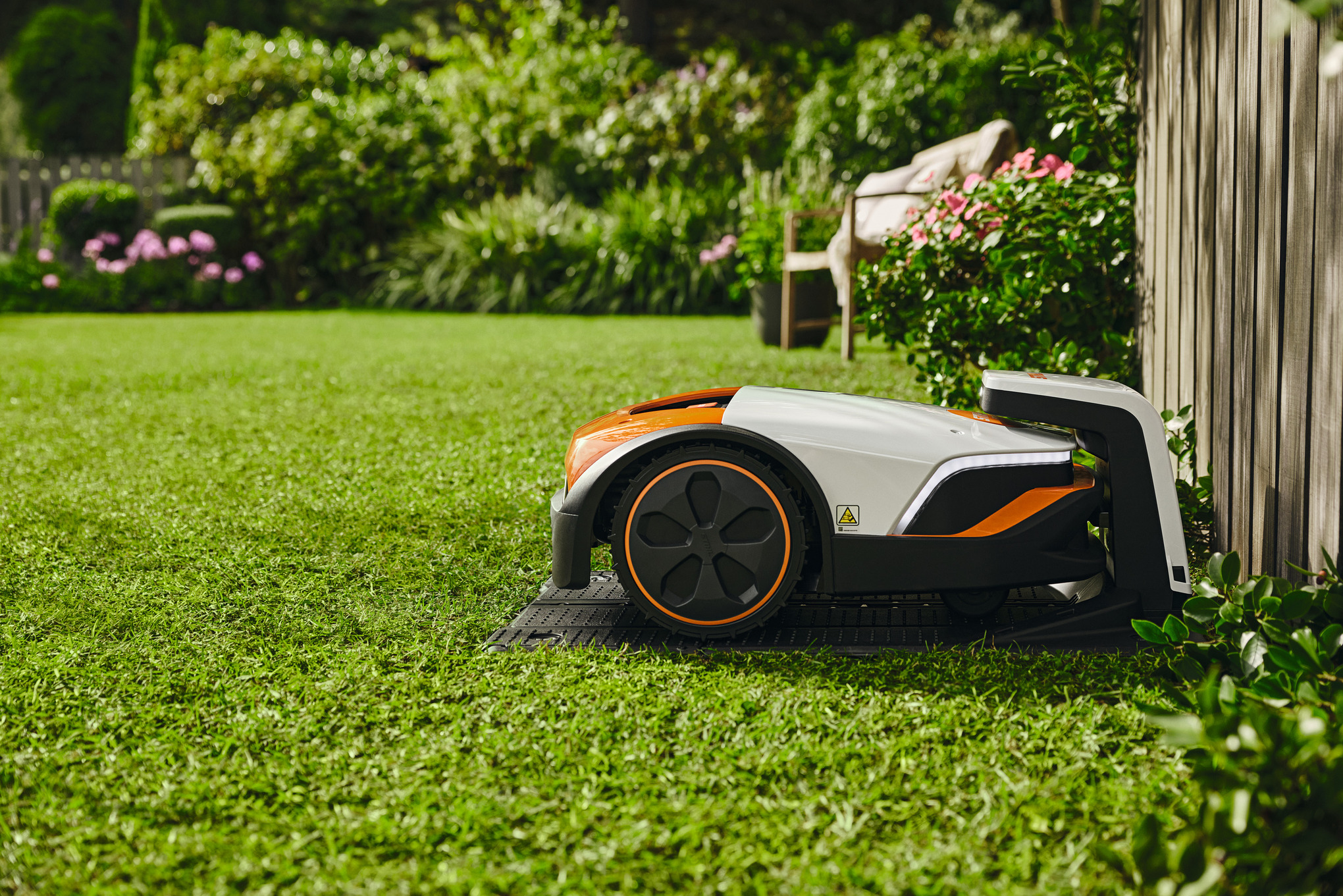 ¡MOW® 7 robotic mower