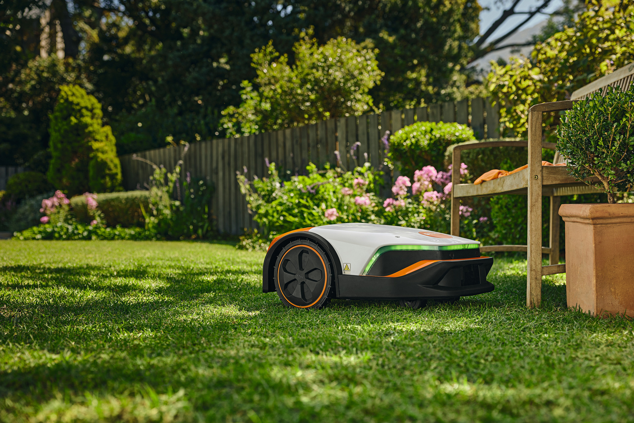 ¡MOW® 7 robotic mower