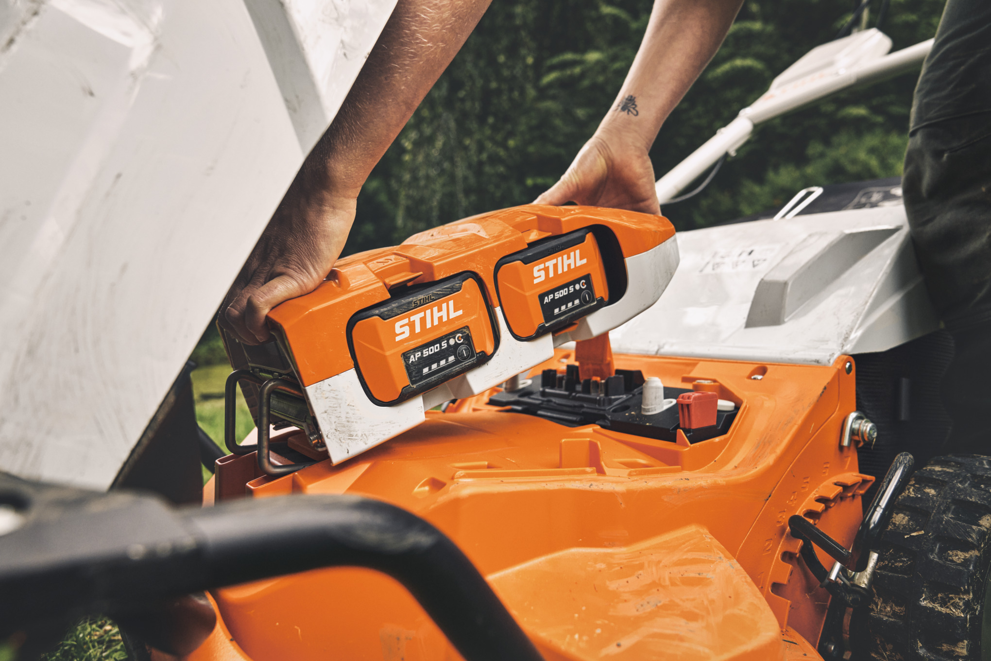 STIHLADA 1000 and batteries