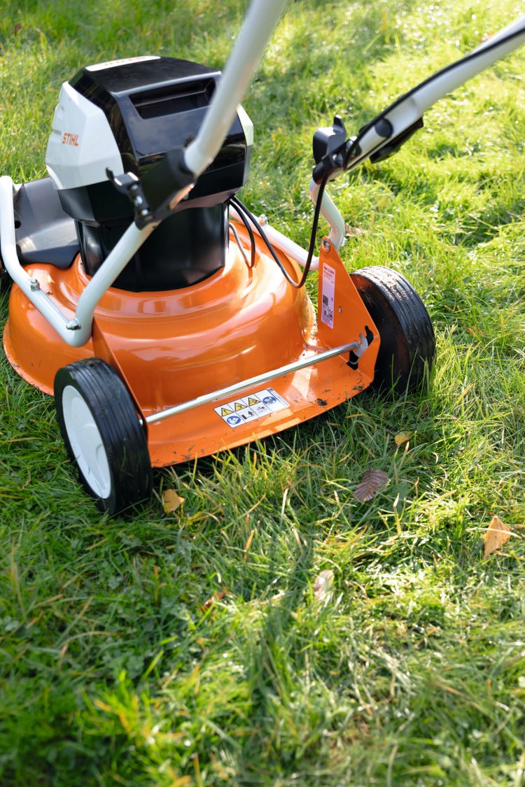 Professional sharpening STIHL mower blade