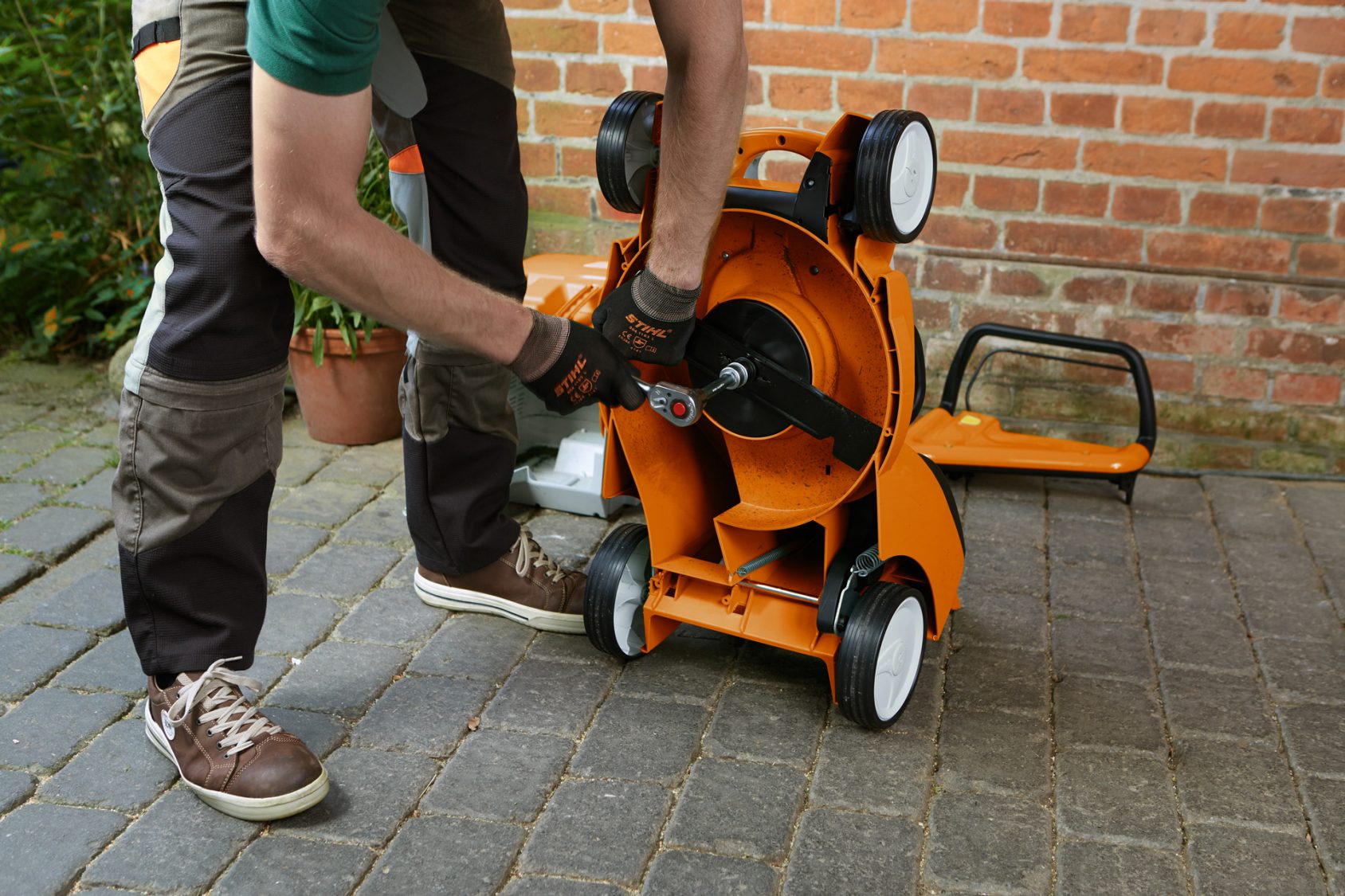 STIHL mower blade balancer