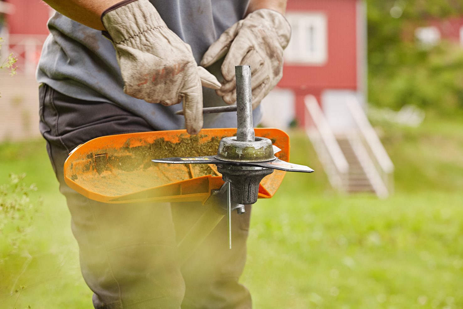 Removing a metal cutting blade from a STIHL brushcutter gearbox