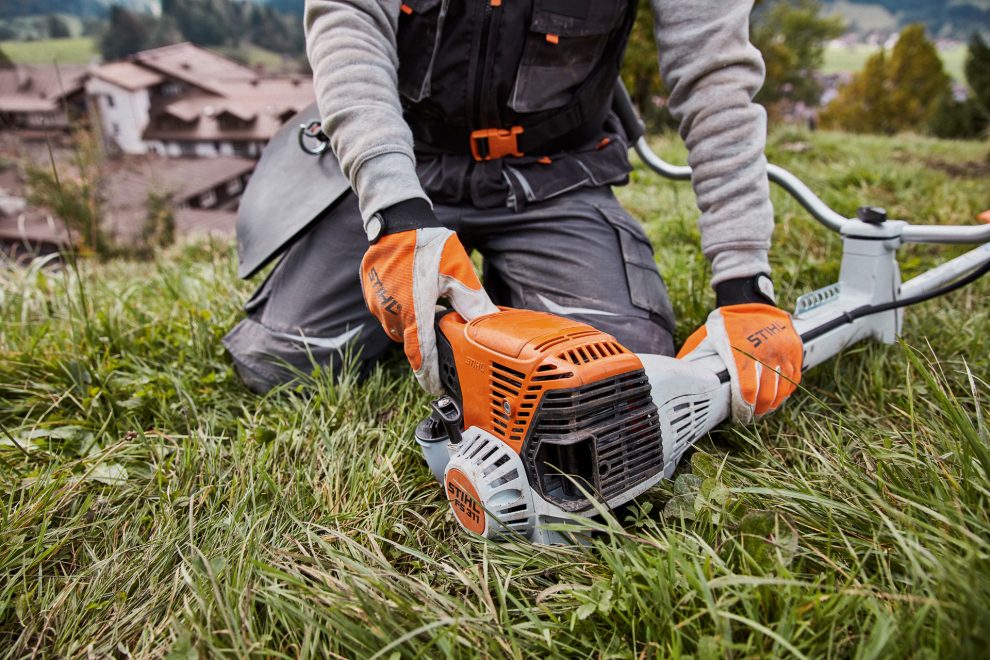 STIHL protective gloves for trimming