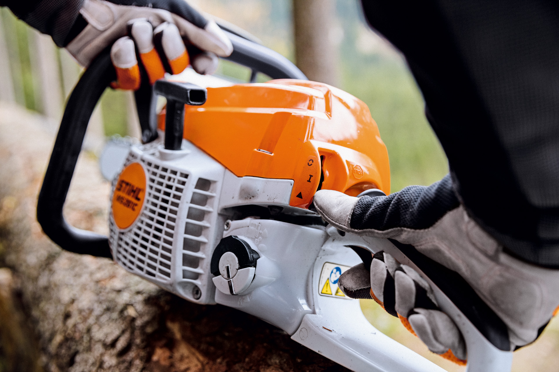 Close-up of a STIHL MS 261 C-M petrol chainsaw with M-Tronic