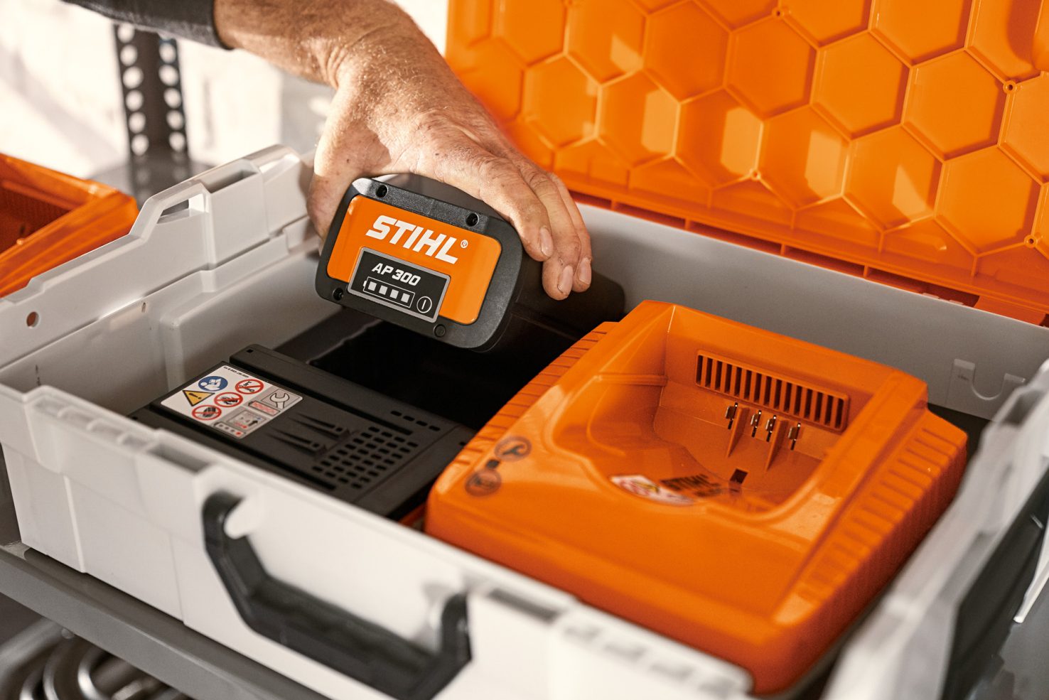 Safe charging temperature range for STIHL batteries