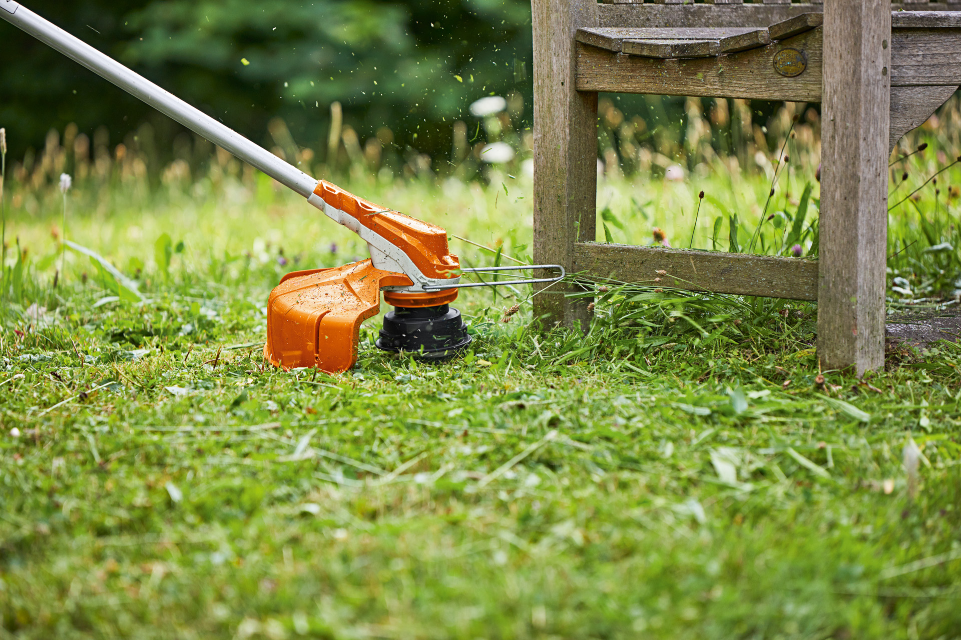 Grass chipping outlet machine